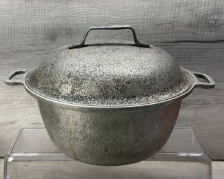 VINTAGE SILVER SEAL HAMMERED ALUMINUM DUTCH OVEN