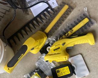 LAWN & GARDEN TOOLS RAKE SHOVEL