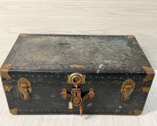 VINTAGE STEAMER TRUNK