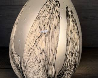 ART GLASS EGG SHAPED TABLE LAMP GORGEOUS! 