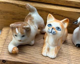 VINTAGE CAT COLLECTIBLE FIGURINES