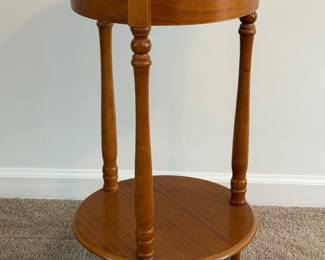 ROUND WOOD ACCENT TABLE W DISPLAY CASE TOP