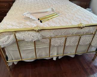 QUEEN BED