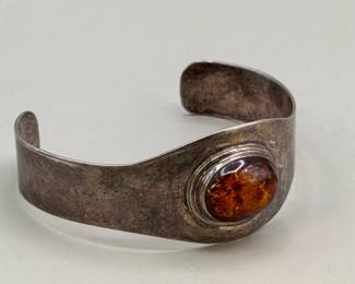 CUFF BRACELET WITH NATURAL STONE