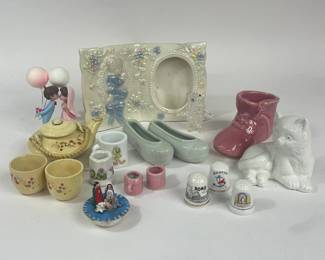 COLLECTIBLE CERAMIC FIGURINES THIMBLES CAT FRAME 