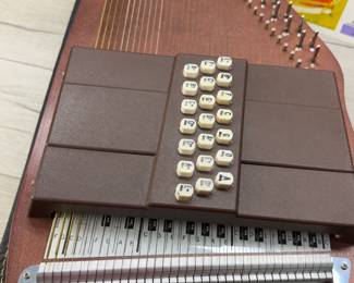 VINTAGE 21 CHORD AUTOHARP BY OSCAR SCHMIDT WITH CASE