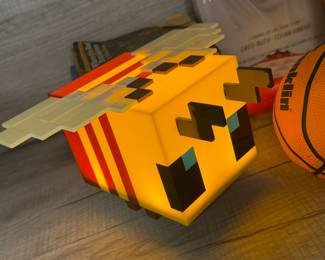 MINECRAFT BEE LIGHT DVDs BOOKS TOYS
