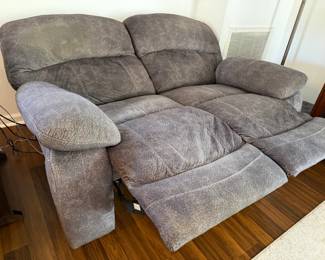 POWER RECLINING LOVESEAT
