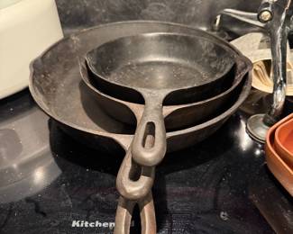 Iron Skillets & Dutch Ovens