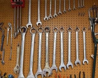 Assorted wrenches 