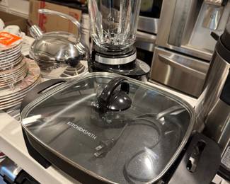 Electric skillet