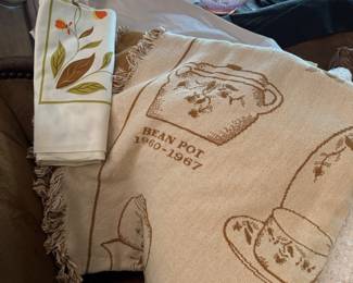 Autumn leaf table cloth new & throw 