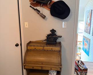 Vintage 70’s Juvenile roll top desk