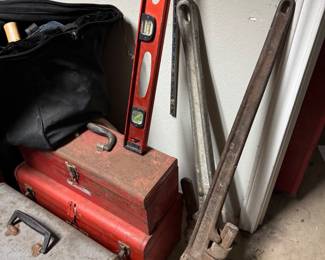 Giant Pipe Wrenches 