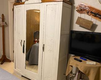 Wardrobe 