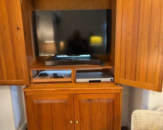BEAUTIFUL WOODEN AMORE OF WARDROBE 