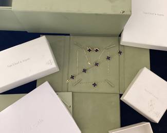 Original item, included boxes and paperwork Maybe being used in time I’m waiting or a special event you can have the whole set for 8000