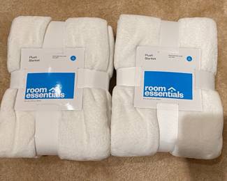 Room Essentials Plush Blanket