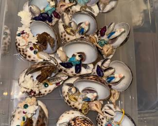 more trinkets