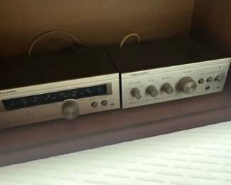 Realistic TM AM or FM Stereo Tuner and SA Integrated Stereo Amplifier with Speakers
