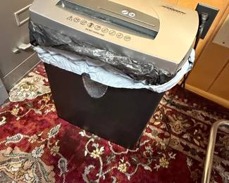 Dakota Designs Paper Shredder