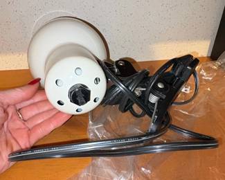 Underwriters Laboratories Portable Lamp third image