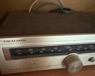 Realistic TM AM or FM Stereo Tuner and SA Integrated Stereo Amplifier with Speakers second image