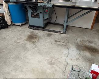 Delta Unisaw Tilting Arbor Saw with Dust Collector