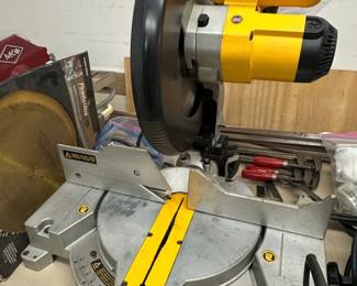DEWALT DW Amp Inch SingleBevel Compound Miter Saw second image