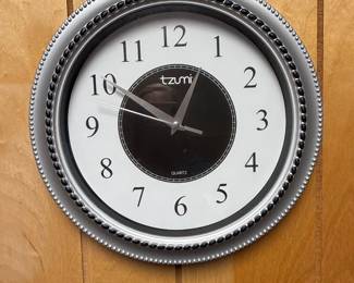 Tzumi Quartz Wall Clock