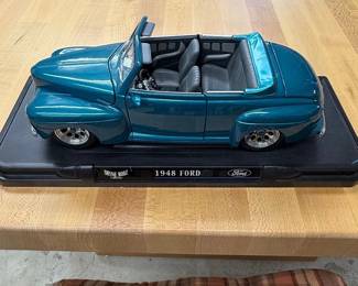 Shyne Rodz Collection Ford Convertible Diecast Model