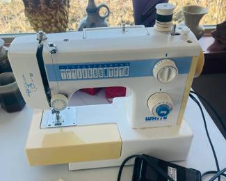 WHITE Sewing Machine 