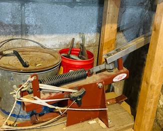 Clay Pigeon Thrower 