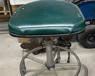 Swivel/Rolling Chair 