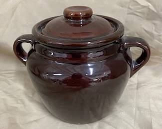 Brown Stoneware Bean Pot w/Lid 