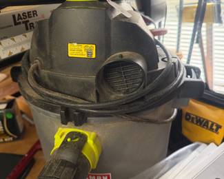 Craftsman Shop Vac 5 gal wet/dry - 