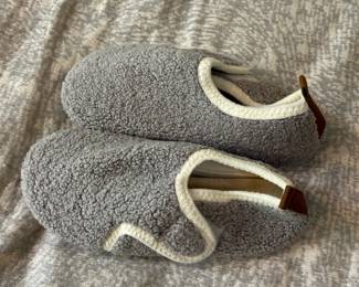 Unisex Sherpa Lined Slippers