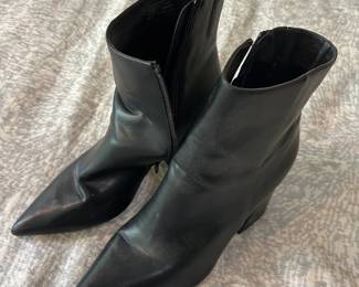 Steve Madden Womens Black Leather Pointed Toe Ankle Boots