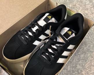 Adidas VL Court . Sportsman Sneakers