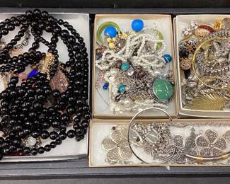 ASSORTED COSTUME JEWELRY