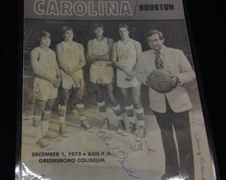 1973 UNC TARHEELS vs HOUSTON AUTOGRAPHED PROGRAM,DEAN SMITH, WALTER DAVIS, BOBBY JONES, DARREL ELSTON, MITCH KUPCHAK, NO COA