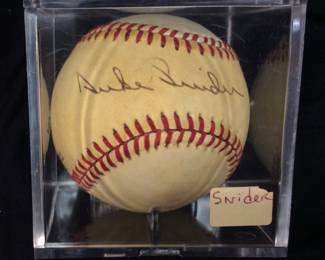 HOF L.A. DODGER DUKE SNIDER AUTOGRAPHED BASEBALL NO CERTIFICATION