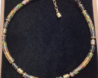 VTG. JAPANESE CLOISONNÉ ENAMEL FLORAL TUBE BEAD CHOKER, 1 BEAD IS CHIPPED