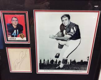 CHICAGO BEARS BRIAN PICCOLO AUTOGRAPH w UNCORRECTED ERROR ROOKIE CARD TOPPS 1969 #26 MISPELLING OF FIRST NAME BRYAN INSTEAD OF BRIAN & 1967 BEARS TEAM ISSUED PHOTO. COMES WITH CERTIFICATE OF AUTHENTICITY by JAMES SPENCE AUTHENTICATIONS