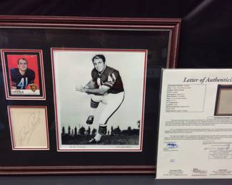 CHICAGO BEARS BRIAN PICCOLO AUTOGRAPH w UNCORRECTED ERROR ROOKIE CARD TOPPS 1969 #26 MISPELLING OF FIRST NAME BRYAN INSTEAD OF BRIAN & 1967 BEARS TEAM ISSUED PHOTO. COMES WITH CERTIFICATE OF AUTHENTICITY by JAMES SPENCE AUTHENTICATIONS