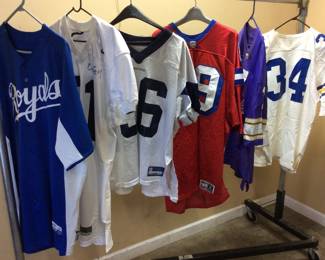 6 SPORTS JERSEYS, SIGNED KC ROYALS SIGNED GREG HOLLAND, SIGNED #91 JERSY, #89 HAYWOOD, #1 WARREN MOON, #34 SANDIEGO CHARGERS JERSEYS