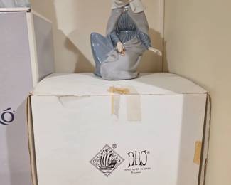 NAO by Lladro Virgin Mary Mother Nativity Porcelain Figurine Christmas