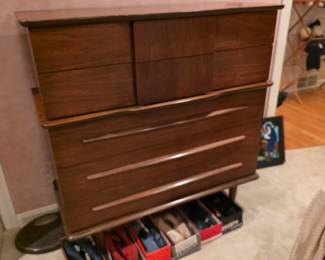 United Furniture Co. Tallboy Dresser Mid-Century Modern Dresser. Excellent condition!!