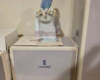 Lladro May Flowers Girl Figurine. Special Edition #9178 with Box