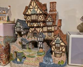 David Winter Cottages “Quindene Manor” 1994 PREMIER EDITION COA &Box